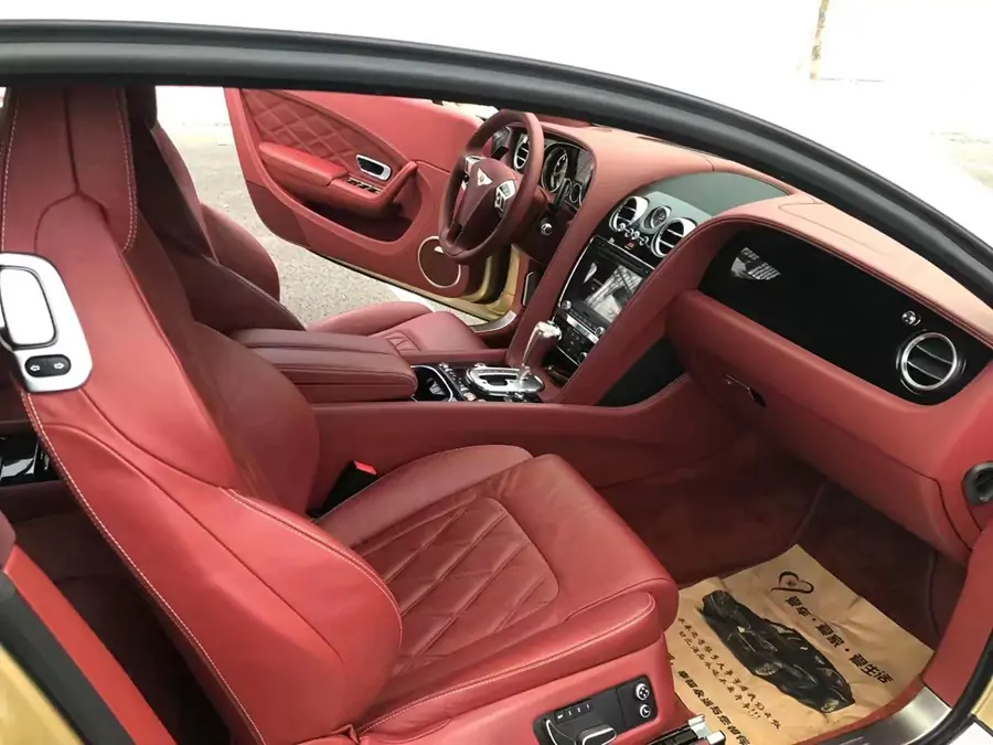 2017款宾利GT W12 6.0T 金色皇室定制版红色内饰