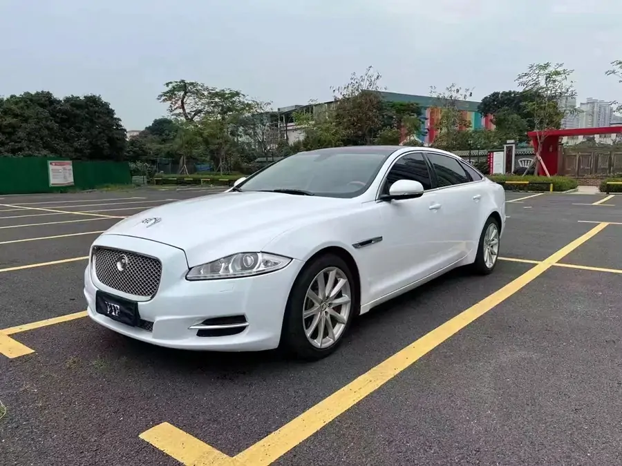 2015款捷豹,XJL 5.0T,白色棕内饰,无匙进入,无匙启动